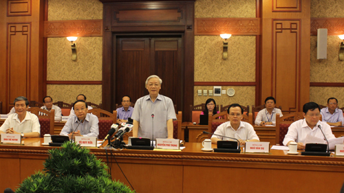 Генсек ЦК КПВ Нгуен Фу Чонг провел рабочую встречу с членами парткома провинции Контум